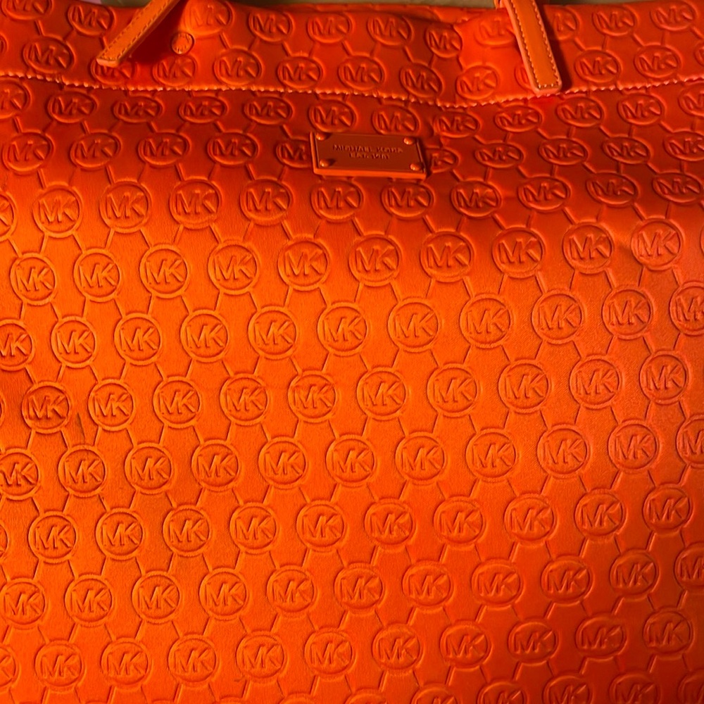 Michael kors jet set tote in tangerine .